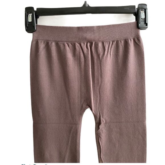 Avocado Capri Leggings    - Picture 11 of 12